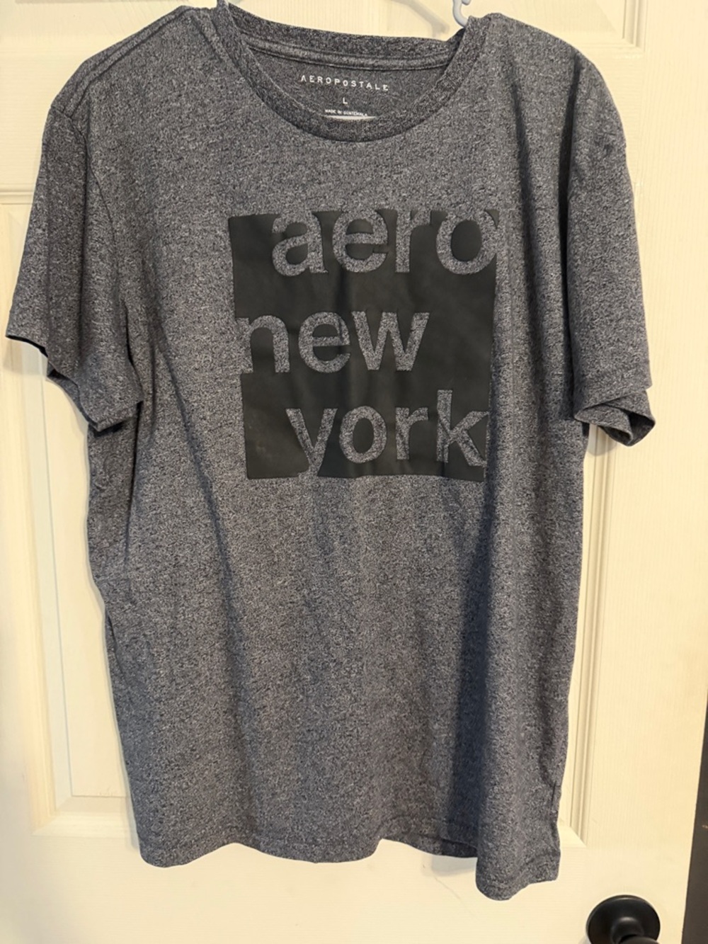Aeropostale Men’s Gray Heather Graphic Tee with Black Logo
